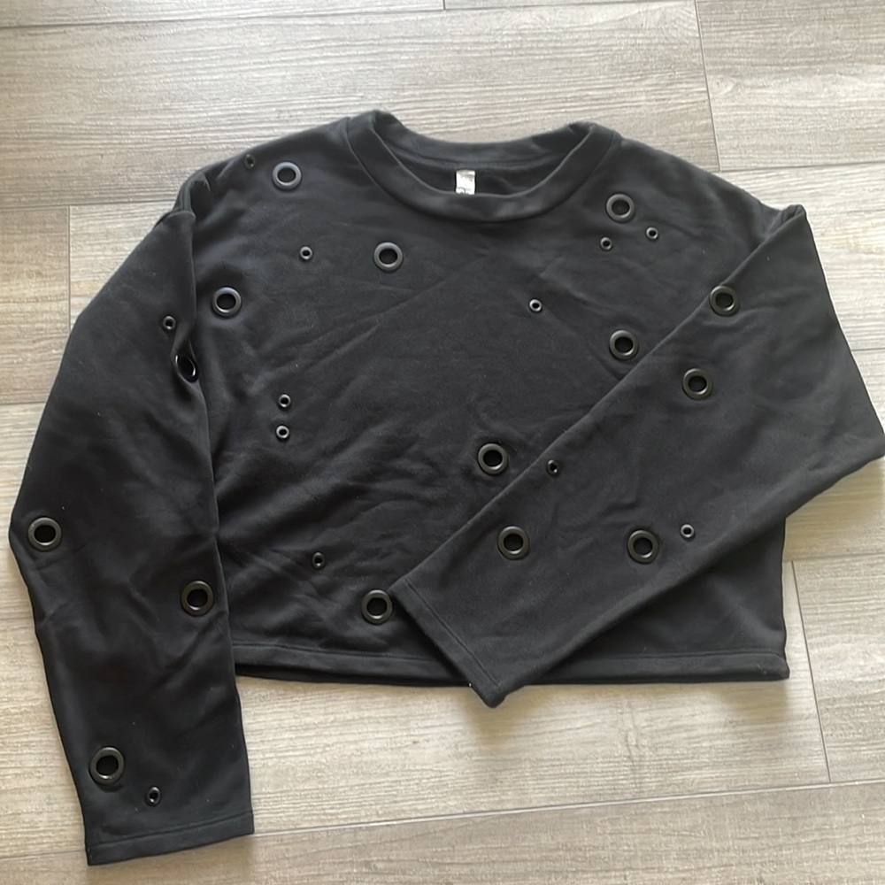 Alo Yoga Cadence Grommet Pullover Cropped Sweatshirt (black, sz. Medium)